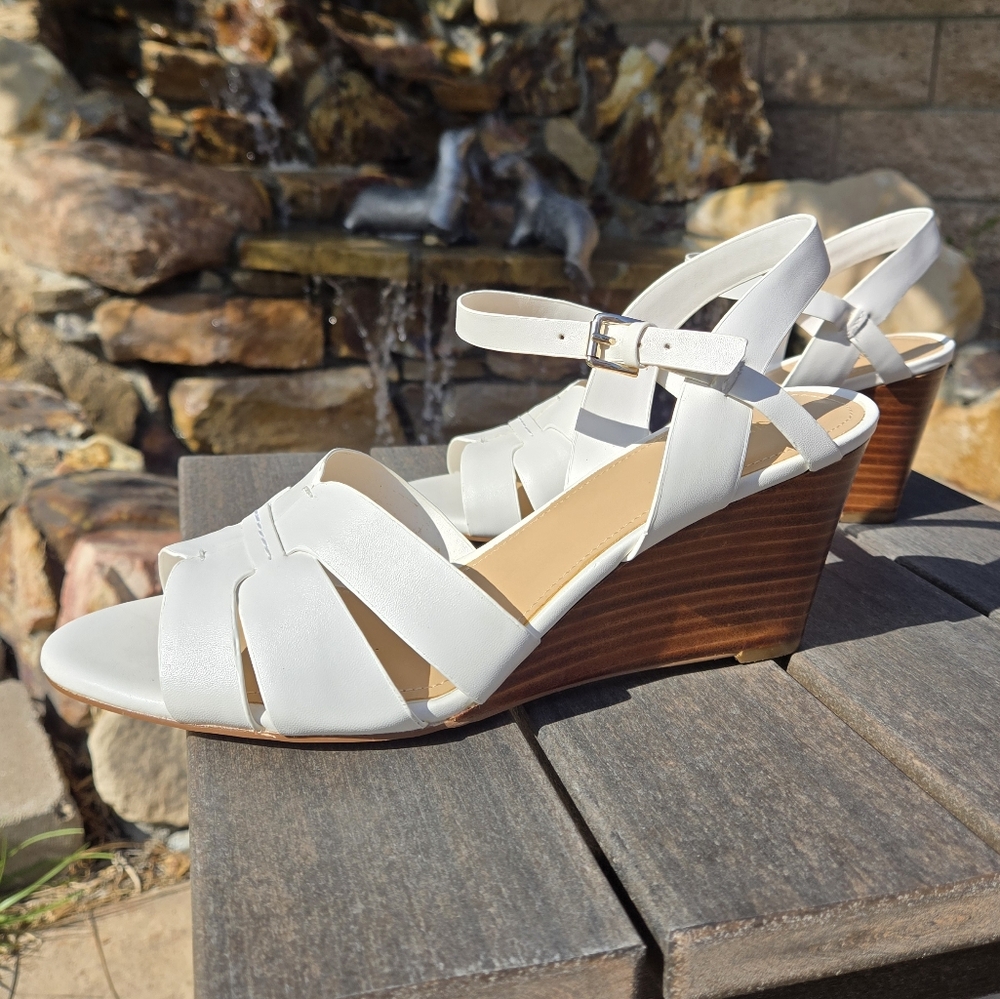 NWT Nine West White Strappy Wedge Sandals